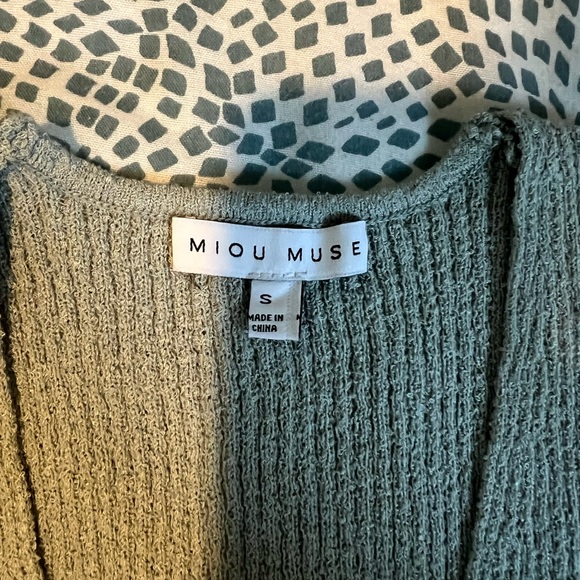 Miou Muse Gray Ribbed Tank Top - Picture 2 of 3